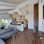 Zekic Family With Large Garden & Private Parking Quiet Area *