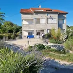 דירה Zekic Family With Large Garden & Private Parking Quiet Area *
