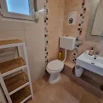 Zekic Family With Large Garden & Private Parking Quiet Area Lopar