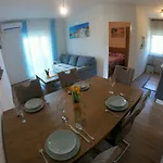 Zekic Family With Large Garden & Private Parking Quiet Area Apartamento *