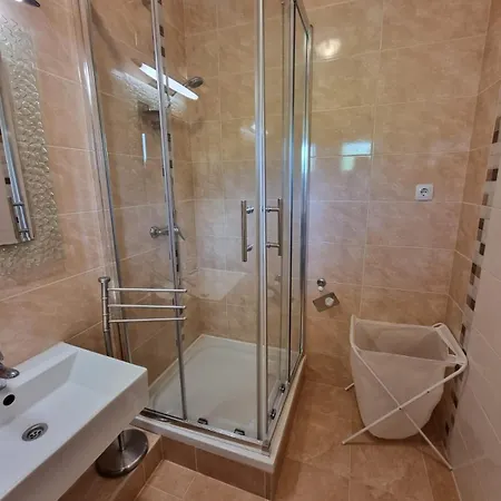 شقة Zekic لوبار