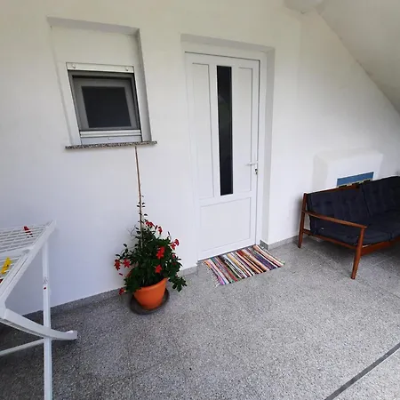 Zekic Family With Large Garden & Private Parking Quiet Area Lopar