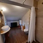 Zekic Family With Large Garden & Private Parking Quiet Area Apartament *