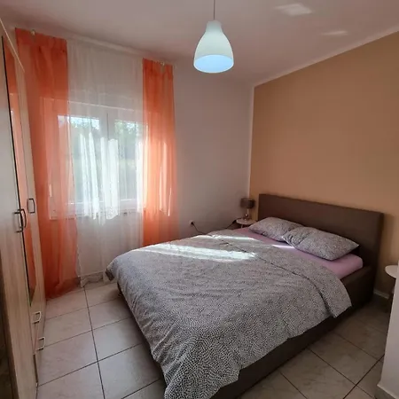 Zekic Family With Large Garden & Private Parking Quiet Area * Lopar