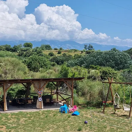 Zekic Family With Large Garden & Private Parking Quiet Area 로파르