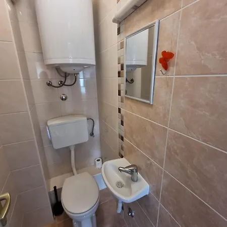 아파트 Zekic Family With Large Garden & Private Parking Quiet Area