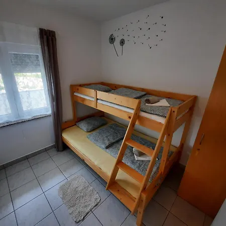 Zekic Family With Large Garden & Private Parking Quiet Area Apartment Lopar