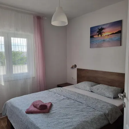 아파트 Zekic Family With Large Garden & Private Parking Quiet Area