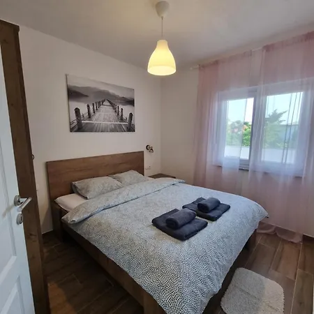 Zekic Family With Large Garden & Private Parking Quiet Area Lägenhet Lopar