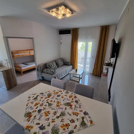 아파트 Zekic Family With Large Garden & Private Parking Quiet Area *