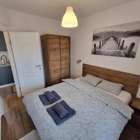 아파트 Zekic Family With Large Garden & Private Parking Quiet Area *