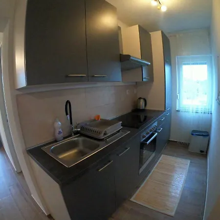 Zekic Family With Large Garden & Private Parking Quiet Area * Lopar
